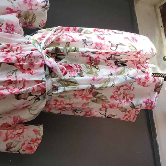 Show me your Mumu woman's floral belted robe os - Picture 4 of 10